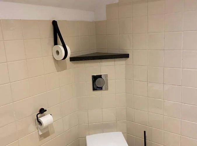 De Lage Zwaluw Frühstückspension 3*