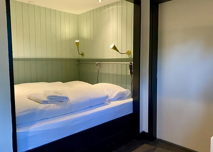 Bed & Breakfast De Lage Zwaluw 3*